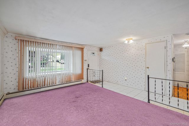 98 Rose Place, Selden, NY 11784