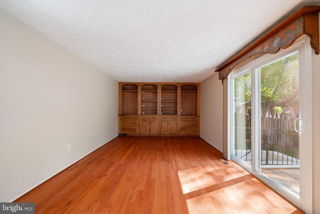 1103 BURWICK DR, Herndon, VA 20170
