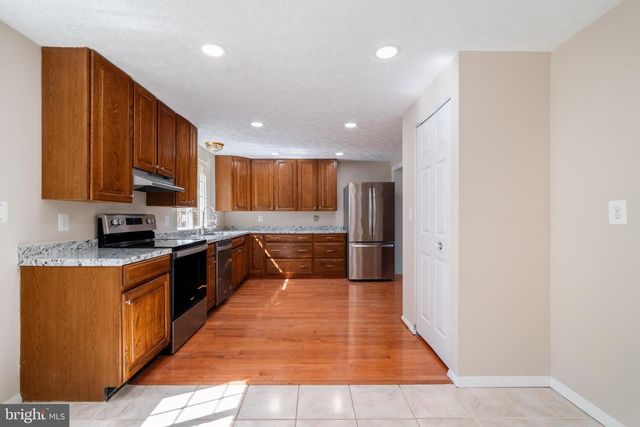 1103 BURWICK DR, Herndon, VA 20170