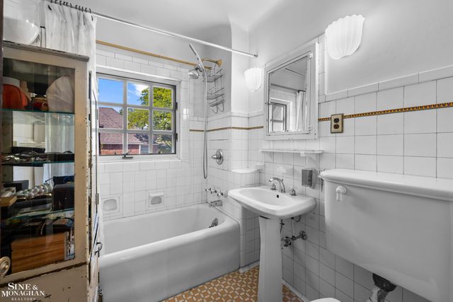726 Westchester Road, Grosse Pointe Park, MI 48230