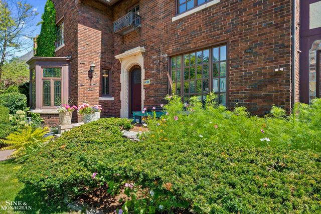 726 Westchester Road, Grosse Pointe Park, MI 48230