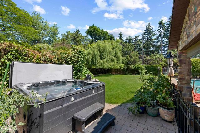 726 Westchester Road, Grosse Pointe Park, MI 48230