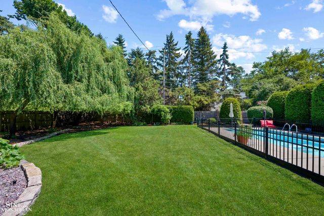 726 Westchester Road, Grosse Pointe Park, MI 48230