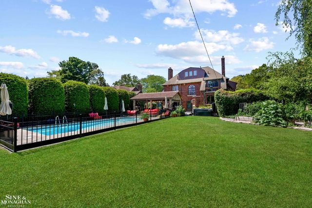726 Westchester Road, Grosse Pointe Park, MI 48230