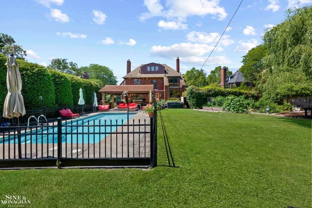 726 Westchester Road, Grosse Pointe Park, MI 48230