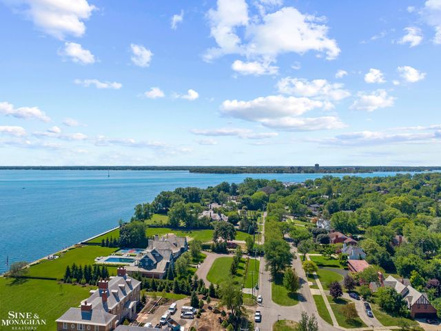 726 Westchester Road, Grosse Pointe Park, MI 48230
