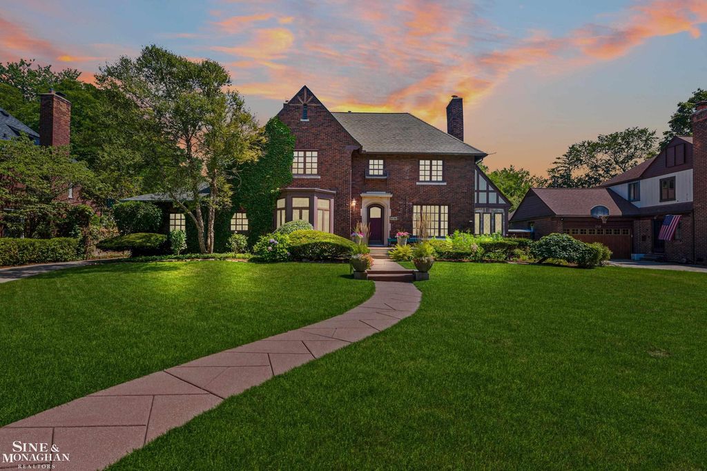 726 Westchester Road, Grosse Pointe Park, MI 48230