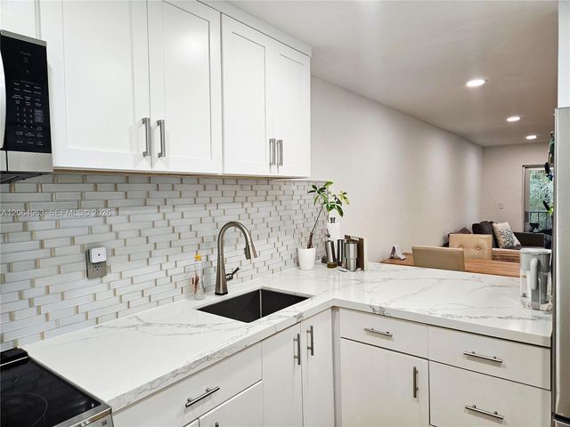 2620 NE 135th Street 426, North Miami, FL 33181