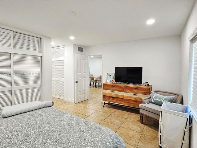 2620 NE 135th Street 426, North Miami, FL 33181