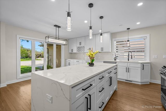 1535 Marshall Drive, Des Plaines, IL 60018