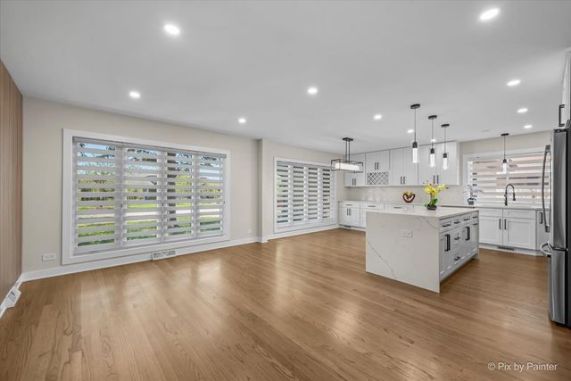 1535 Marshall Drive, Des Plaines, IL 60018