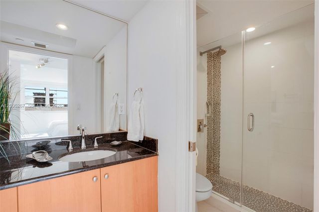 6917 Collins Ave 820, Miami Beach, FL 33141