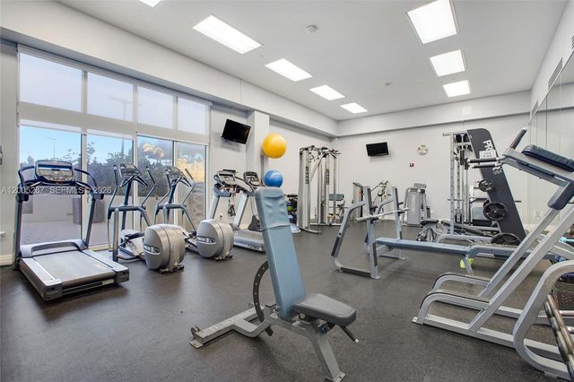 6917 Collins Ave 820, Miami Beach, FL 33141