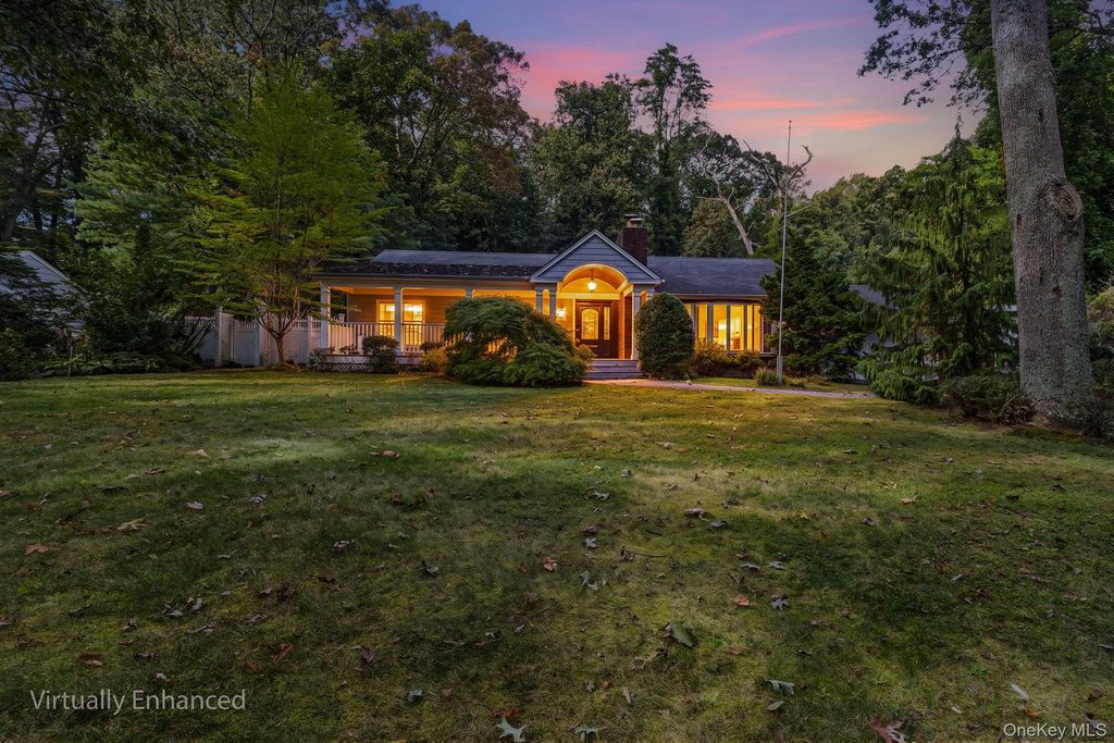 27 Willoughby Path, East Northport, NY 11731 — exterior