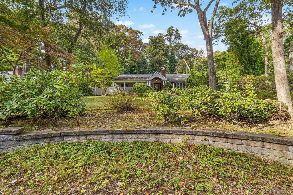 27 Willoughby Path, East Northport, NY 11731 — photo 2