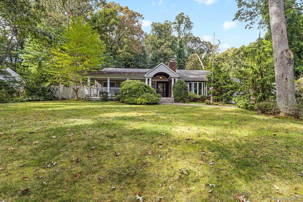 27 Willoughby Path, East Northport, NY 11731 — photo 3