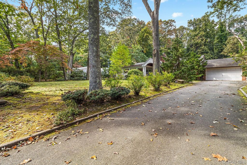 27 Willoughby Path, East Northport, NY 11731 — photo 4