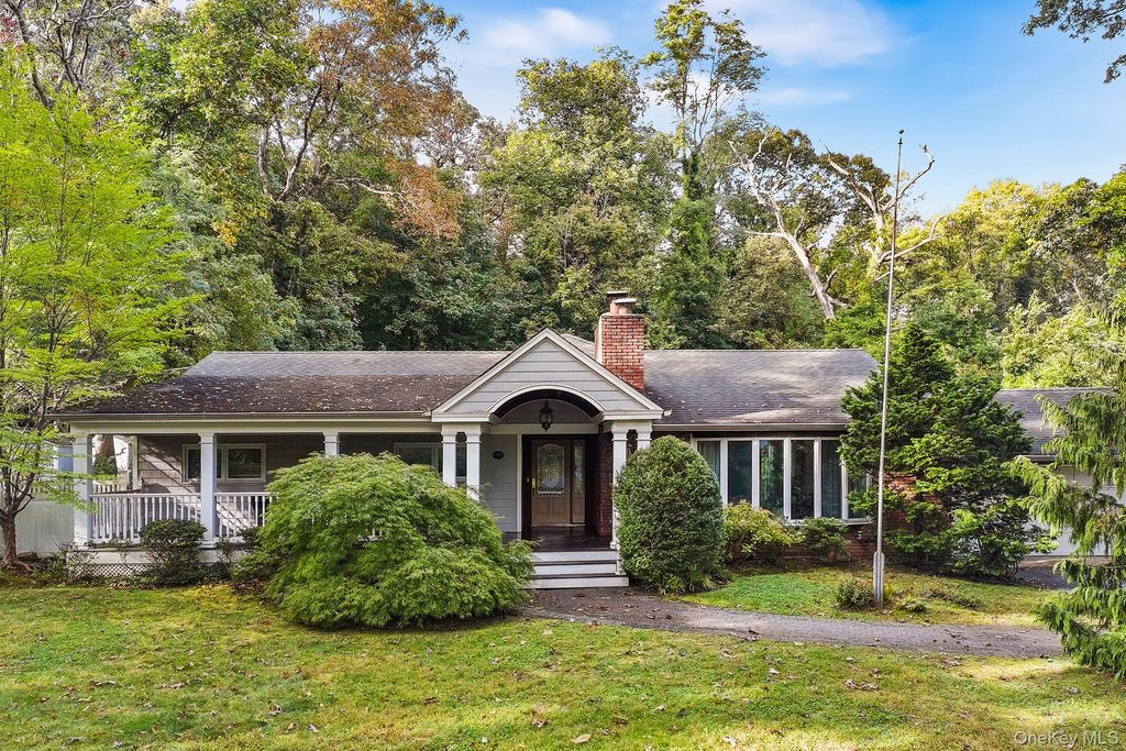 27 Willoughby Path, East Northport, NY 11731 — photo 5