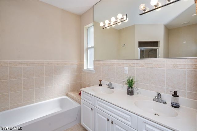 3720 52nd AVE NE, Naples, FL 34120