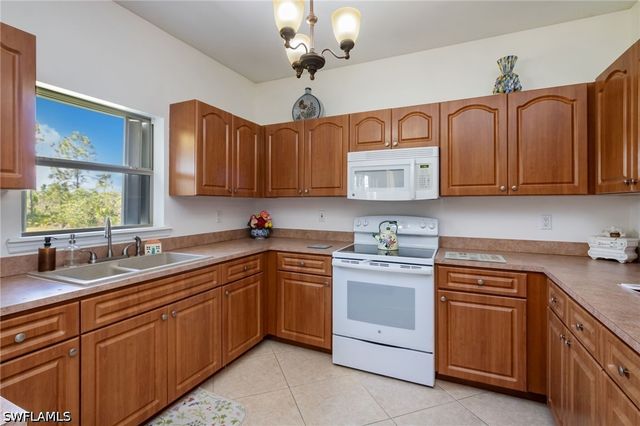 3720 52nd AVE NE, Naples, FL 34120