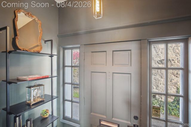 276 Lewiston Road, Grosse Pointe Farms, MI 48236