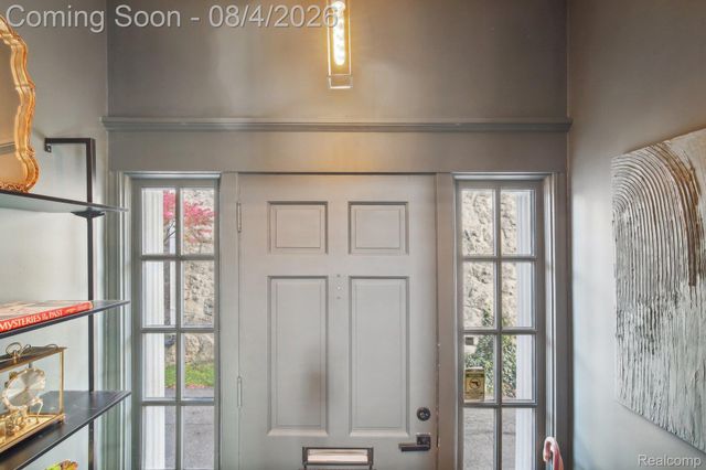 276 Lewiston Road, Grosse Pointe Farms, MI 48236