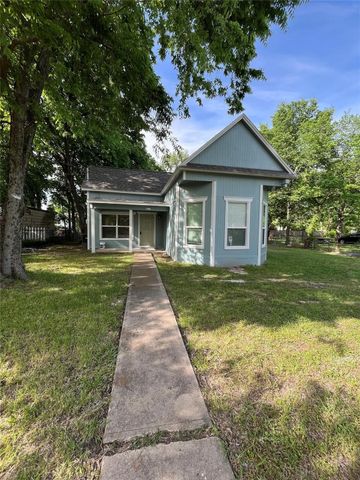 621 E 8th Street, Bonham, TX 75418