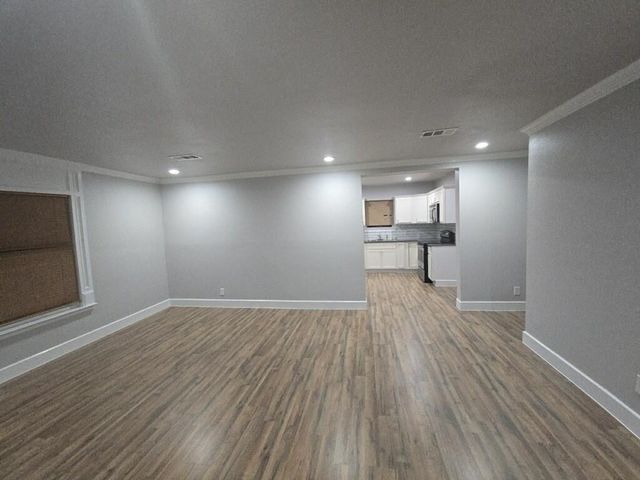 621 E 8th Street, Bonham, TX 75418