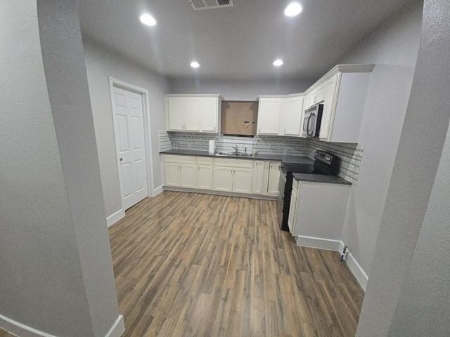 621 E 8th Street, Bonham, TX 75418