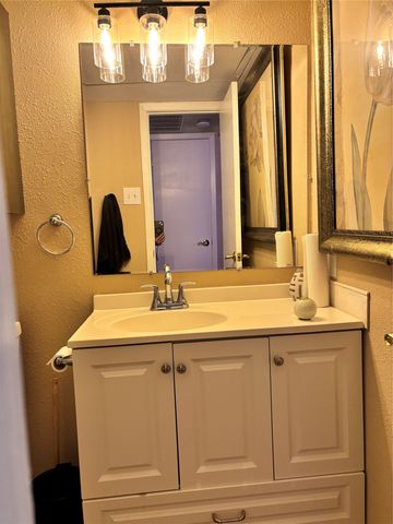 1603 N Garrett Avenue 100, Dallas, TX 75206