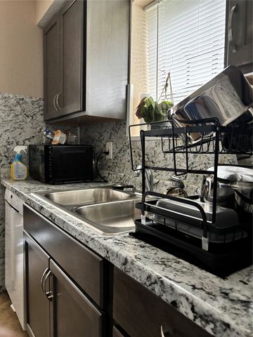 1603 N Garrett Avenue 100, Dallas, TX 75206