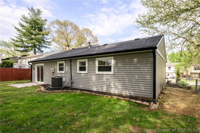 1004 Presidential Place, Jeffersonville, IN 47130