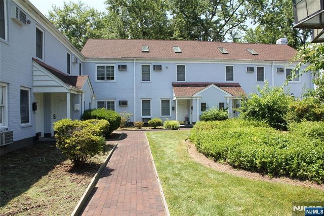 610 Grand Avenue C, Leonia, NJ 07605