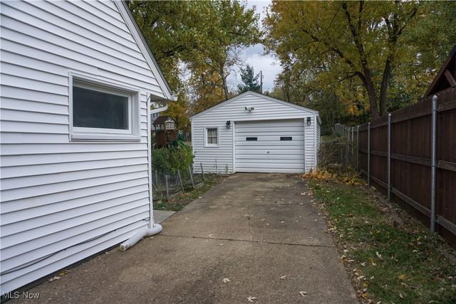 1140 Cooper Drive, Cuyahoga Falls, OH 44221