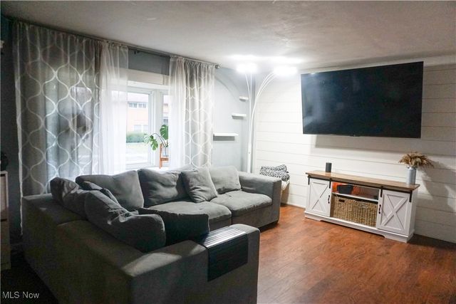 1140 Cooper Drive, Cuyahoga Falls, OH 44221