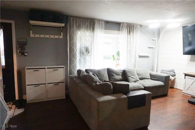 1140 Cooper Drive, Cuyahoga Falls, OH 44221