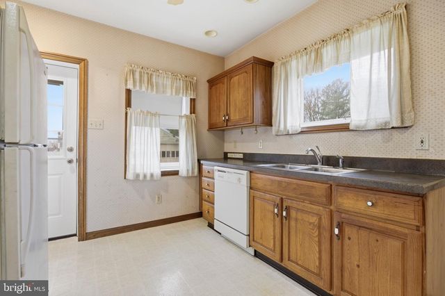 4221 CONCORD RD, Aston, PA 19014