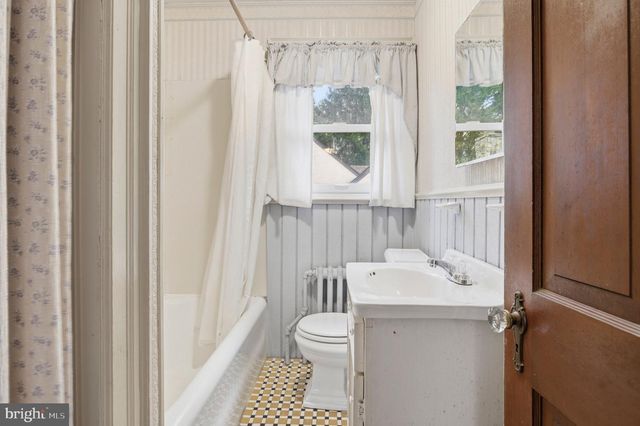 4221 CONCORD RD, Aston, PA 19014