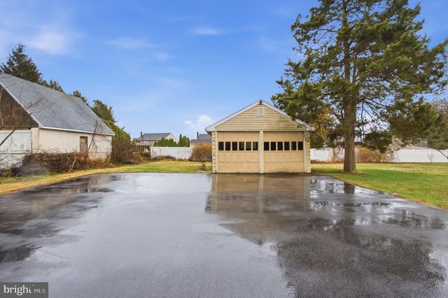 4221 CONCORD RD, Aston, PA 19014