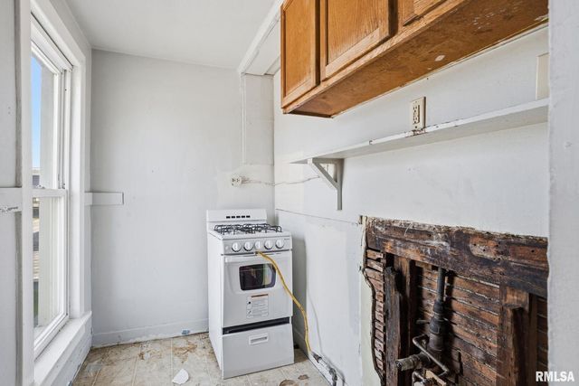 1918 6TH Avenue, Moline, IL 61265