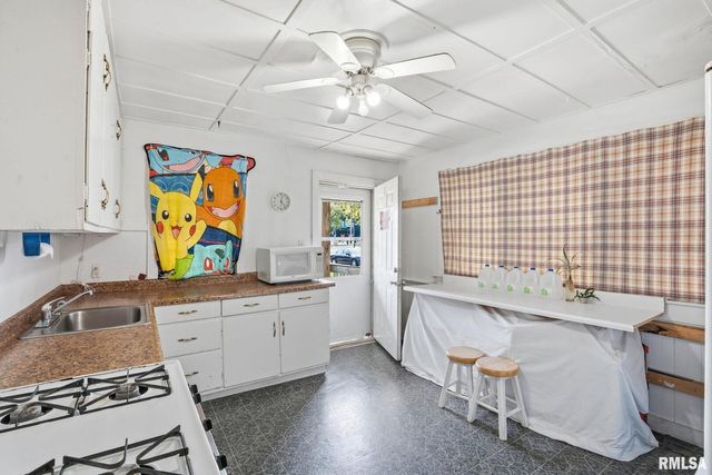 1918 6TH Avenue, Moline, IL 61265