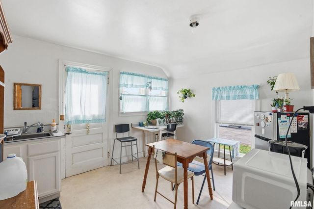 1918 6TH Avenue, Moline, IL 61265