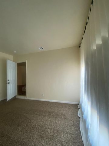 1401 El Sereno Dr, Bakersfield, CA 93304