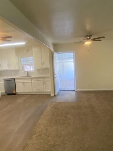 1401 El Sereno Dr, Bakersfield, CA 93304