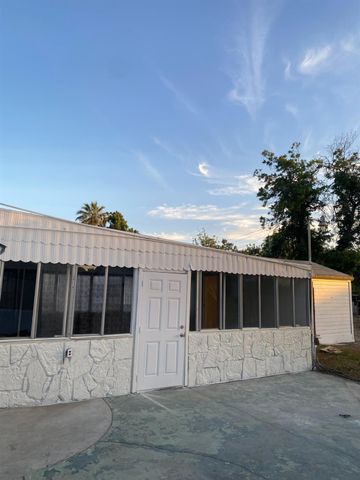 1401 El Sereno Dr, Bakersfield, CA 93304