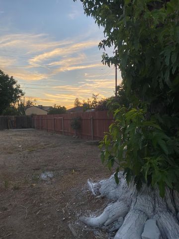 1401 El Sereno Dr, Bakersfield, CA 93304