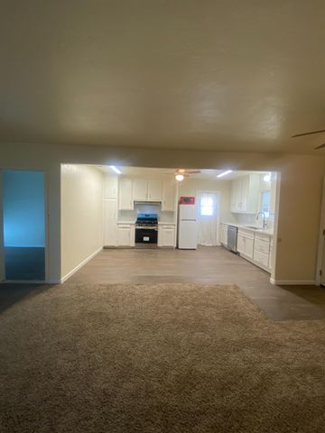 1401 El Sereno Dr, Bakersfield, CA 93304