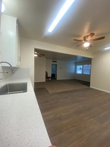 1401 El Sereno Dr, Bakersfield, CA 93304