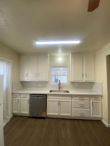 1401 El Sereno Dr, Bakersfield, CA 93304