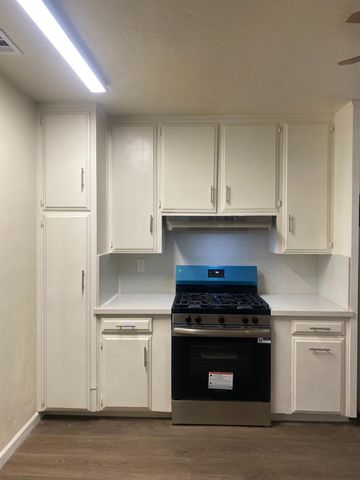 1401 El Sereno Dr, Bakersfield, CA 93304